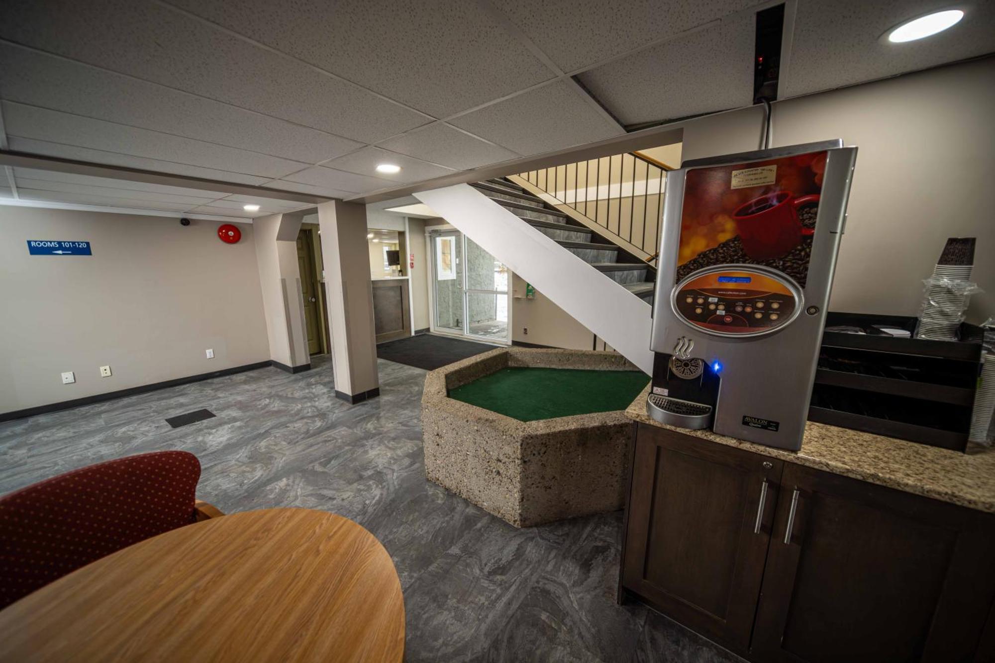 Northern Lights Inn Fort St. John Экстерьер фото