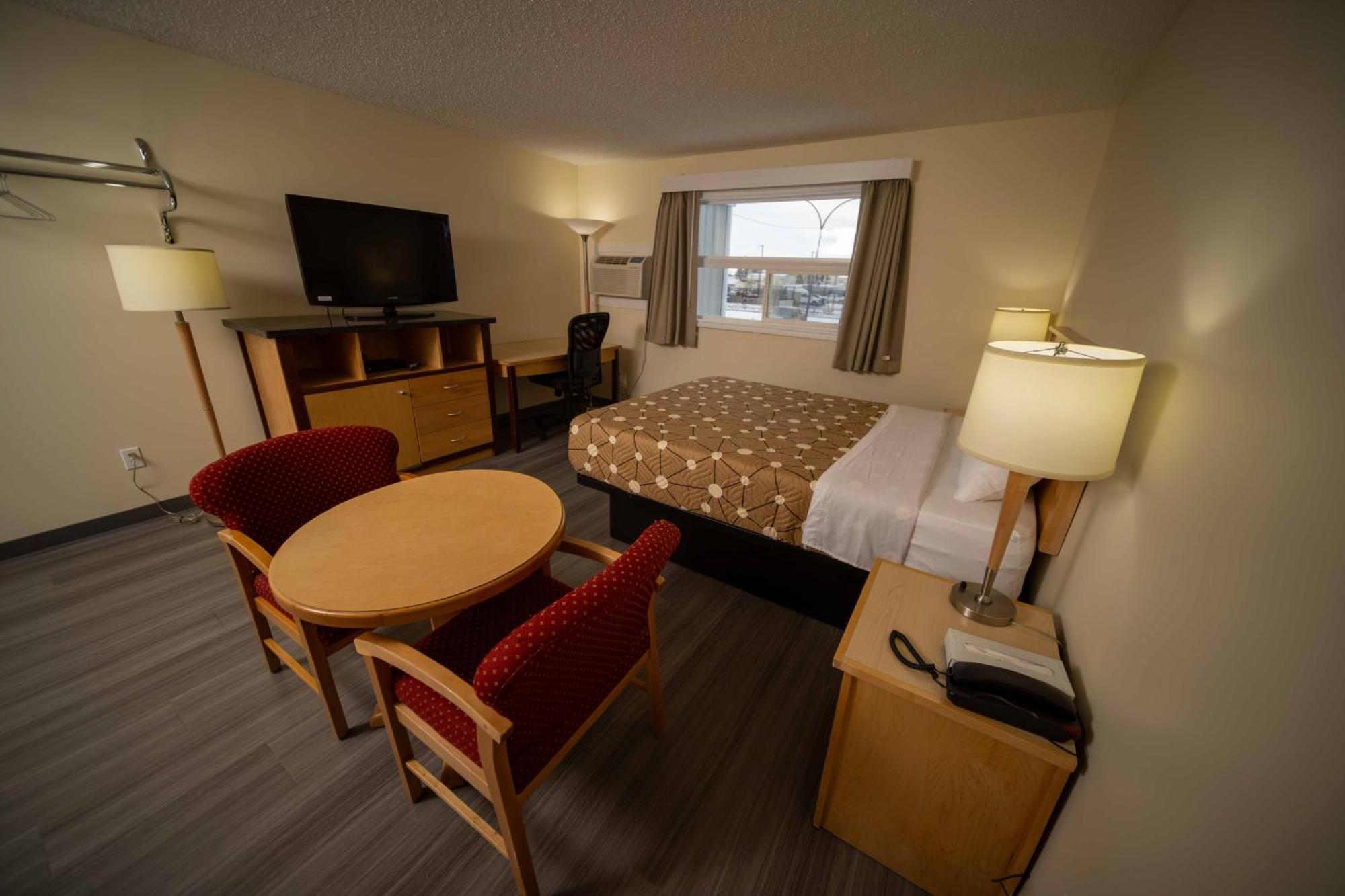 Northern Lights Inn Fort St. John Экстерьер фото