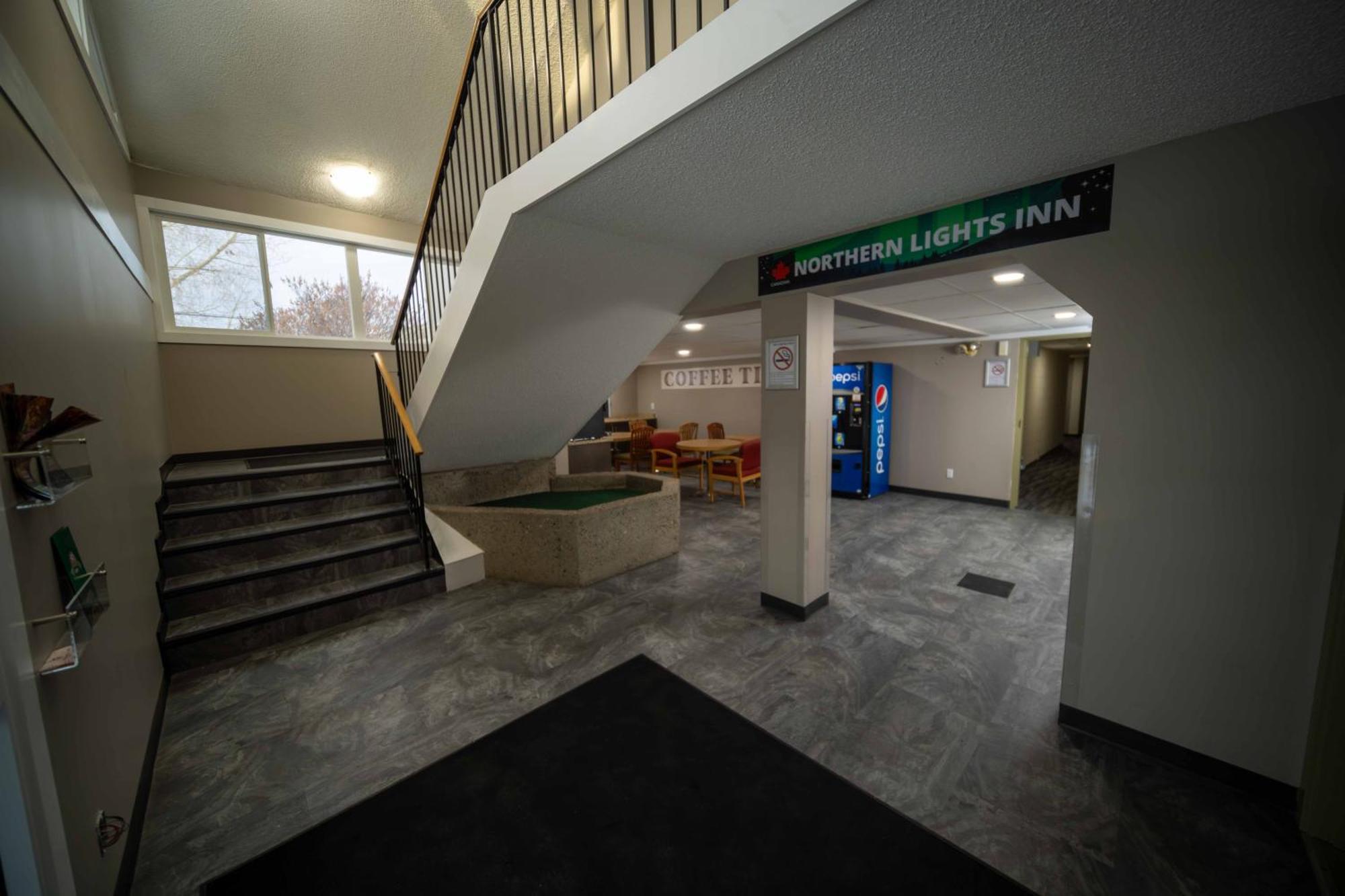 Northern Lights Inn Fort St. John Экстерьер фото