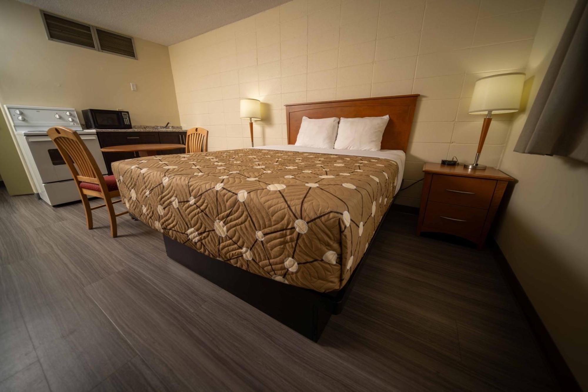 Northern Lights Inn Fort St. John Экстерьер фото