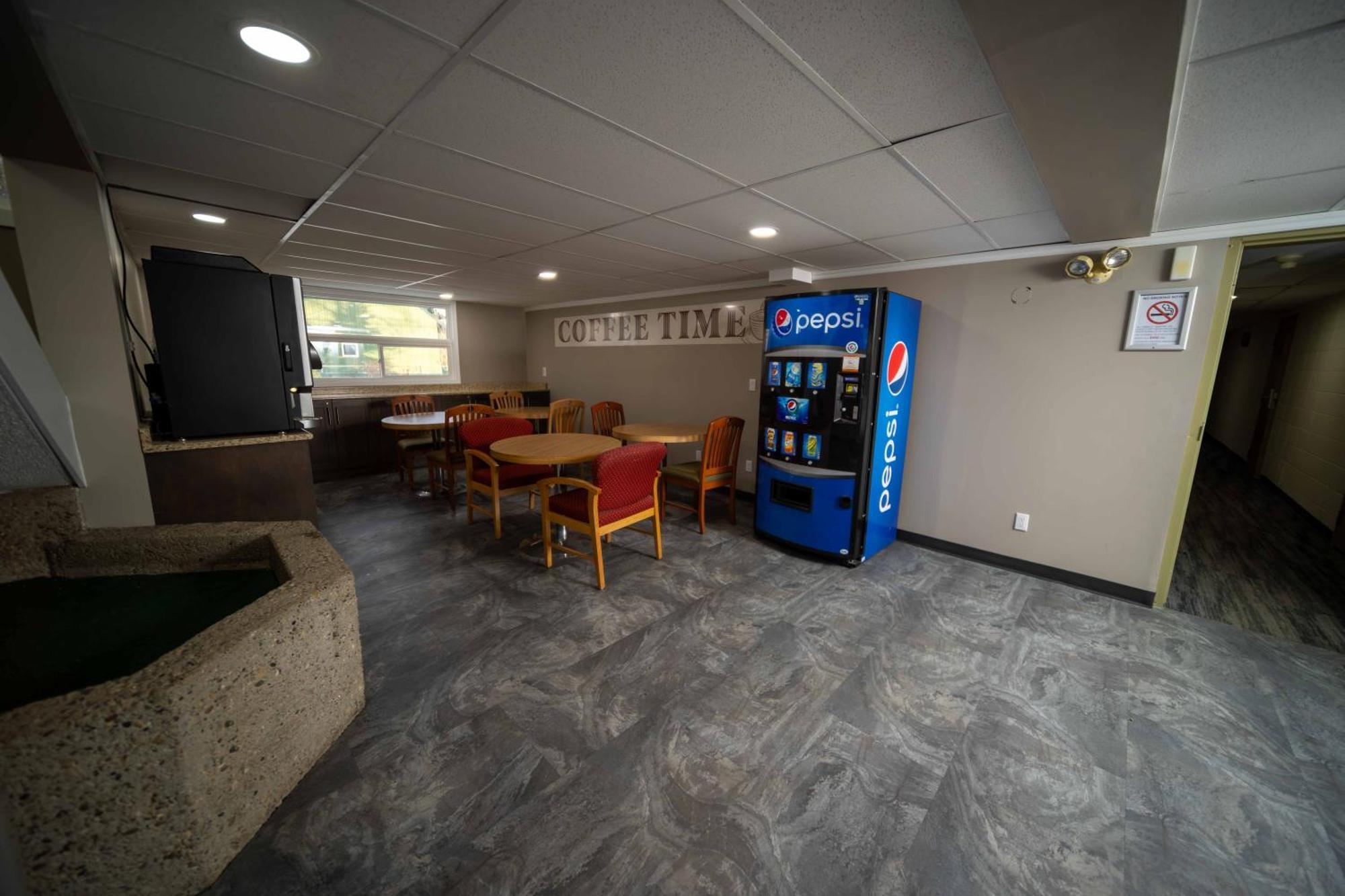 Northern Lights Inn Fort St. John Экстерьер фото